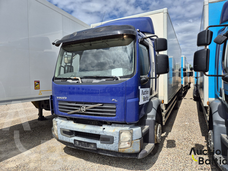 Volvo FL240 - Camión caja cerrada: foto 1 Volvo FL240 - Camión caja cerrada: foto 1