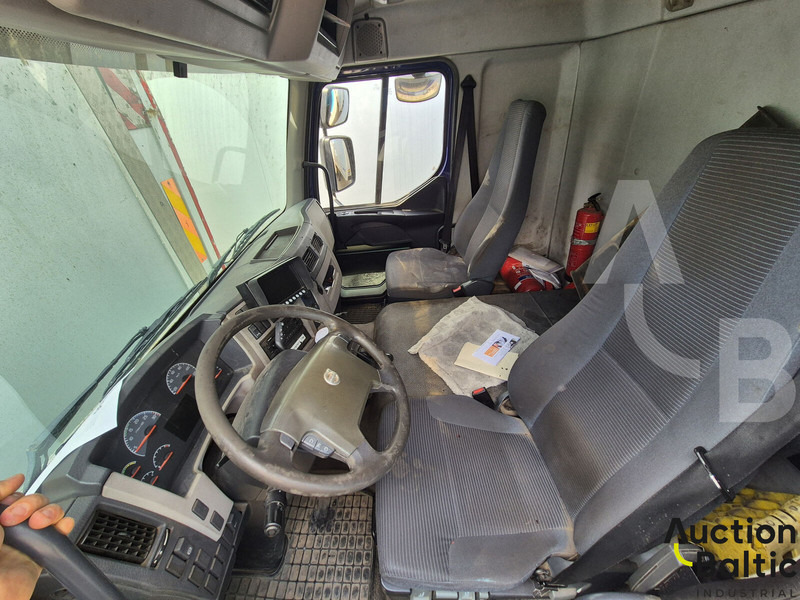 Volvo FL240 - Camión caja cerrada: foto 5 Volvo FL240 - Camión caja cerrada: foto 5