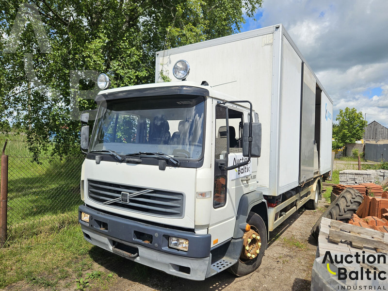Volvo FL615 - Camión caja cerrada: foto 1 Volvo FL615 - Camión caja cerrada: foto 1