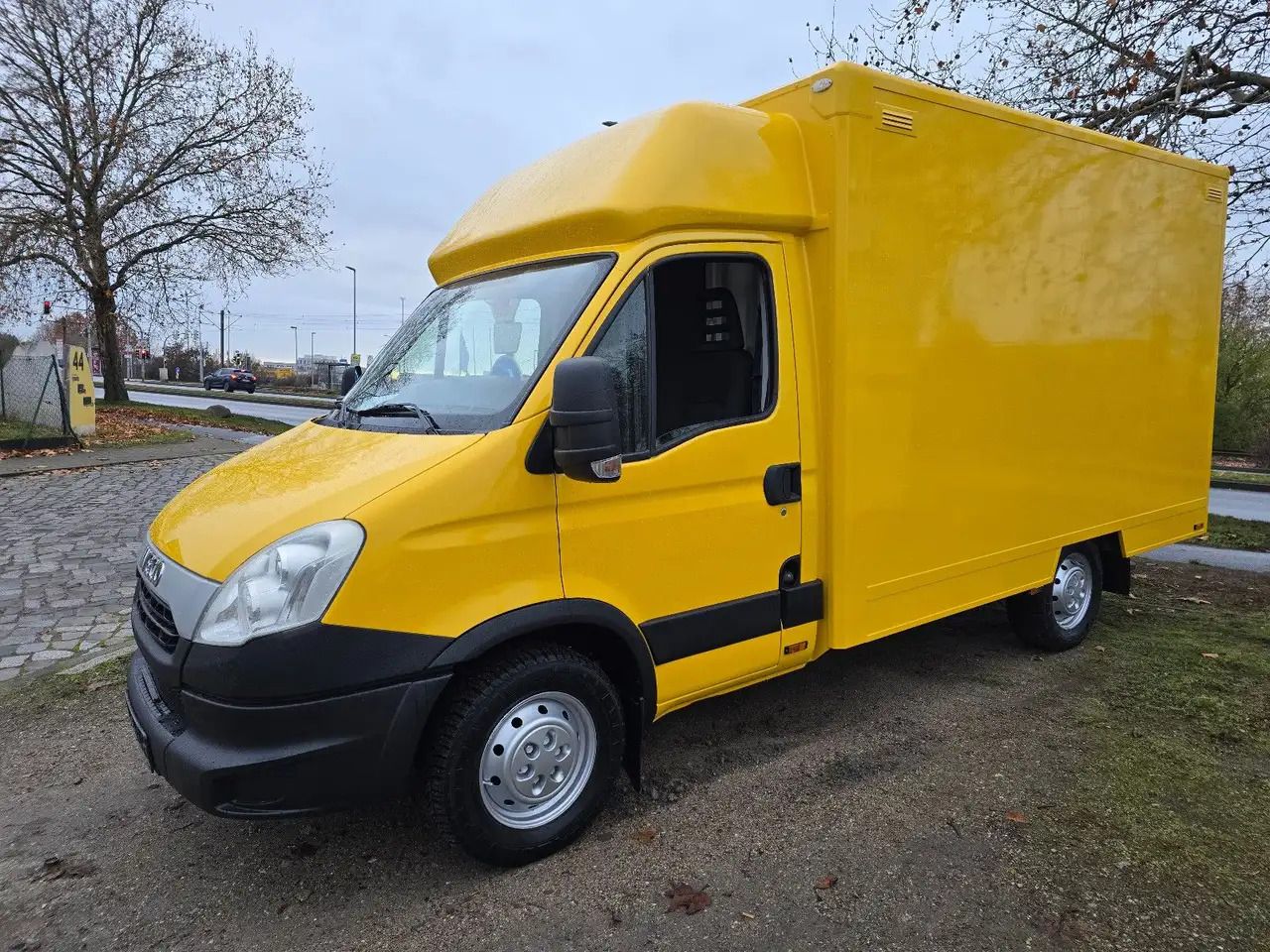 Iveco Daily/ Regalsystem/Luftfeder/KURZ/1. Hand - Furgoneta caja cerrada: foto 3 Iveco Daily/ Regalsystem/Luftfeder/KURZ/1. Hand - Furgoneta caja cerrada: foto 3