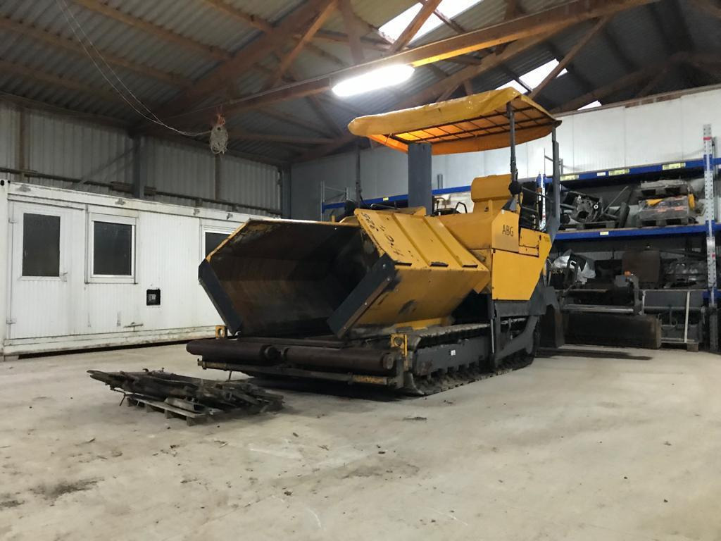 Pavimentadora de asfalto ABG TITAN 325 and runs and runs: foto 15