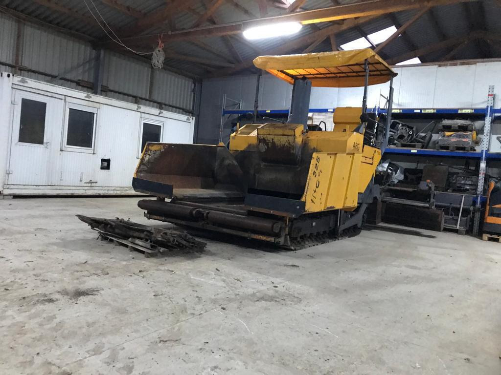 Pavimentadora de asfalto ABG TITAN 325 and runs and runs: foto 17