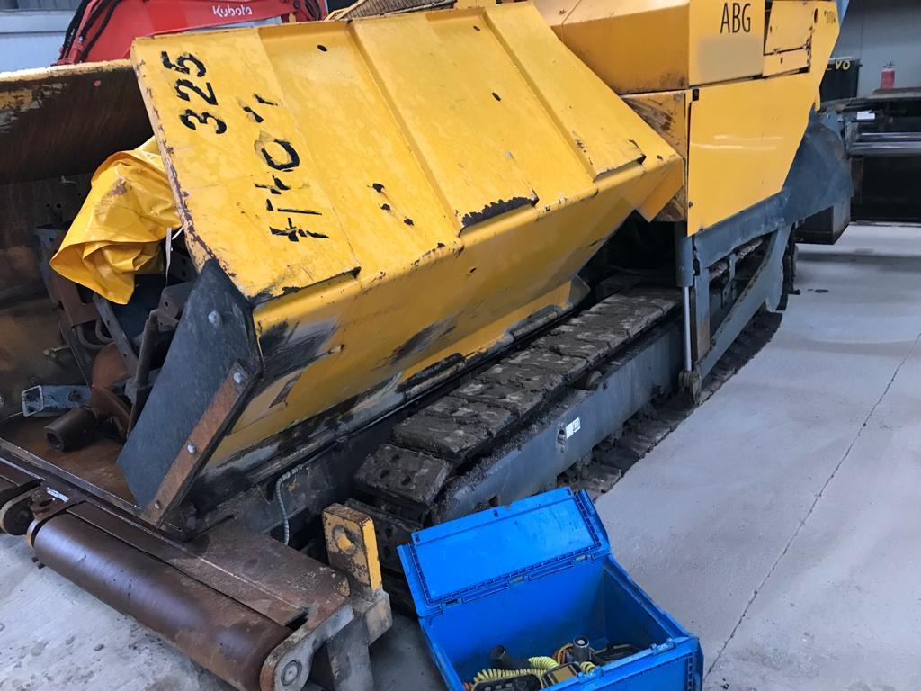 Pavimentadora de asfalto ABG TITAN 325 and runs and runs: foto 13