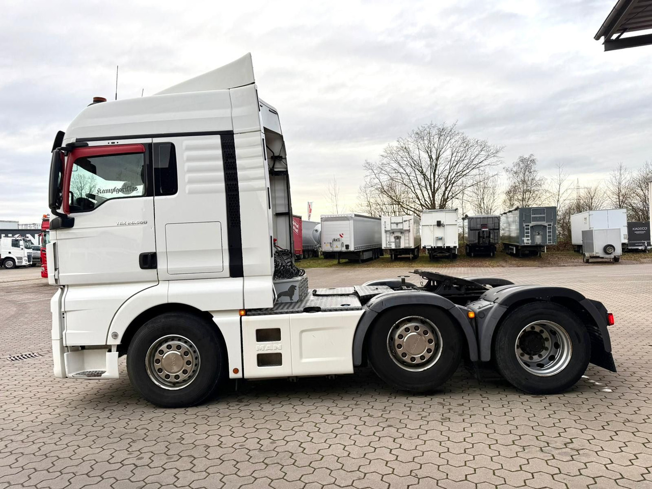 MAN TGX 26.500 6x2 Hydraulik Exklusiv Innenraum - Cabeza tractora: foto 5 MAN TGX 26.500 6x2 Hydraulik Exklusiv Innenraum - Cabeza tractora: foto 5