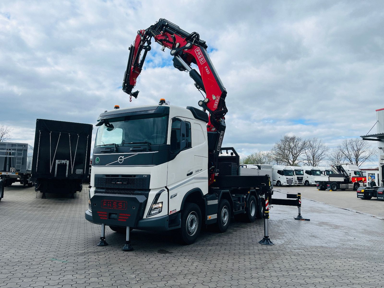 Volvo FH 500 8x4 Kran F820 RA2.27 Jib & Winde Sofort - Cabeza tractora: foto 3 Volvo FH 500 8x4 Kran F820 RA2.27 Jib & Winde Sofort - Cabeza tractora: foto 3