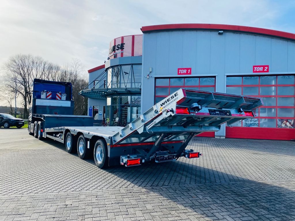 Gabelstapler/Arbeitsbühnentransporter Klapprampe - Semirremolque góndola rebajadas: foto 1 Gabelstapler/Arbeitsbühnentransporter Klapprampe - Semirremolque góndola rebajadas: foto 1