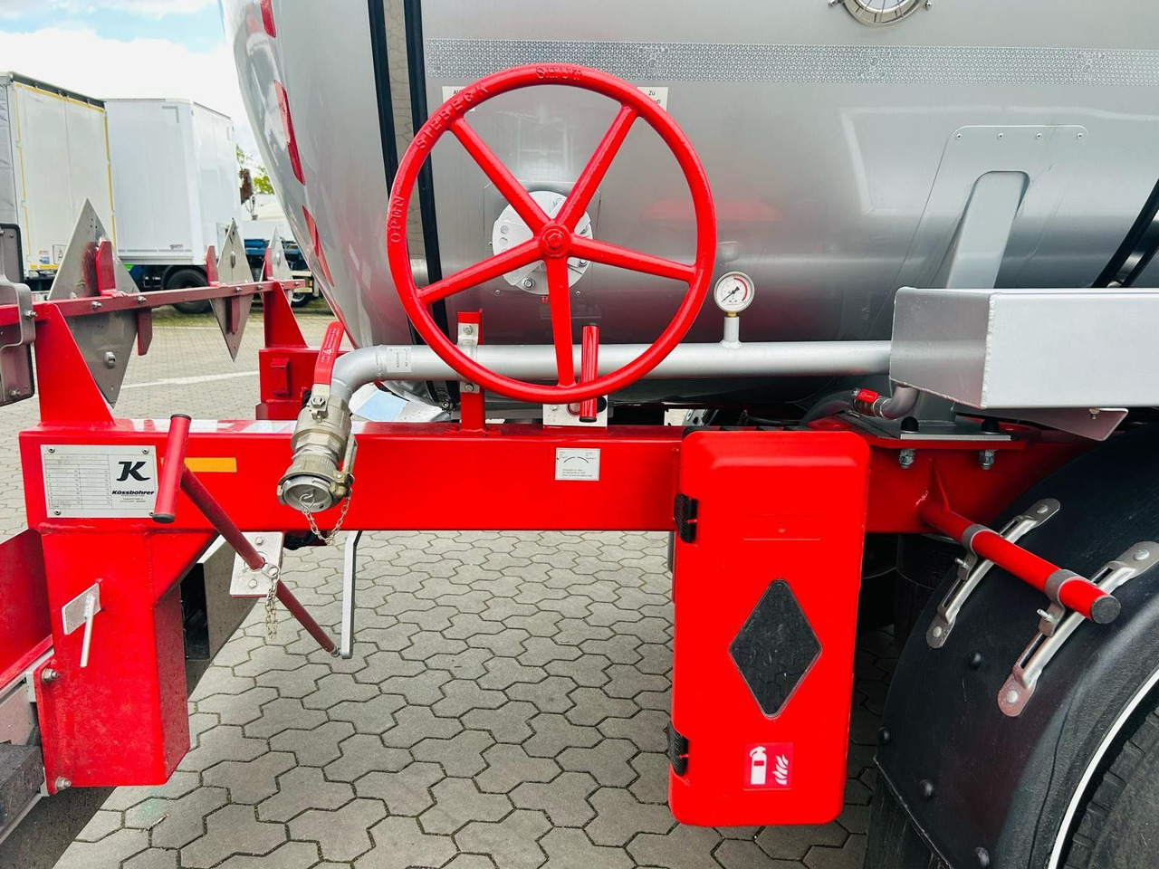 Kässbohrer STS.SS Edelstahl Tankauflieger Bitumen 32m³ - Semirremolque cisterna: foto 5 Kässbohrer STS.SS Edelstahl Tankauflieger Bitumen 32m³ - Semirremolque cisterna: foto 5
