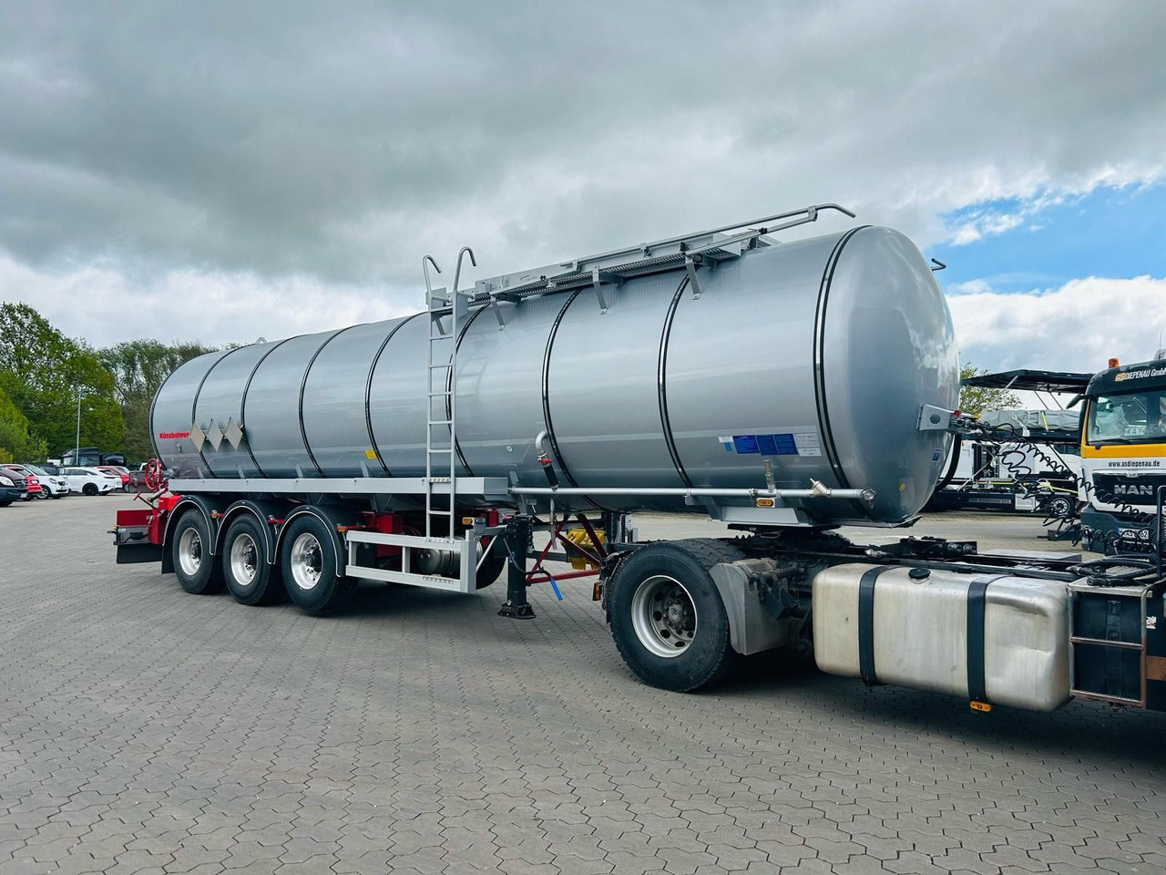 Kässbohrer STS.SS Edelstahl Tankauflieger Bitumen 32m³ - Semirremolque cisterna: foto 3 Kässbohrer STS.SS Edelstahl Tankauflieger Bitumen 32m³ - Semirremolque cisterna: foto 3