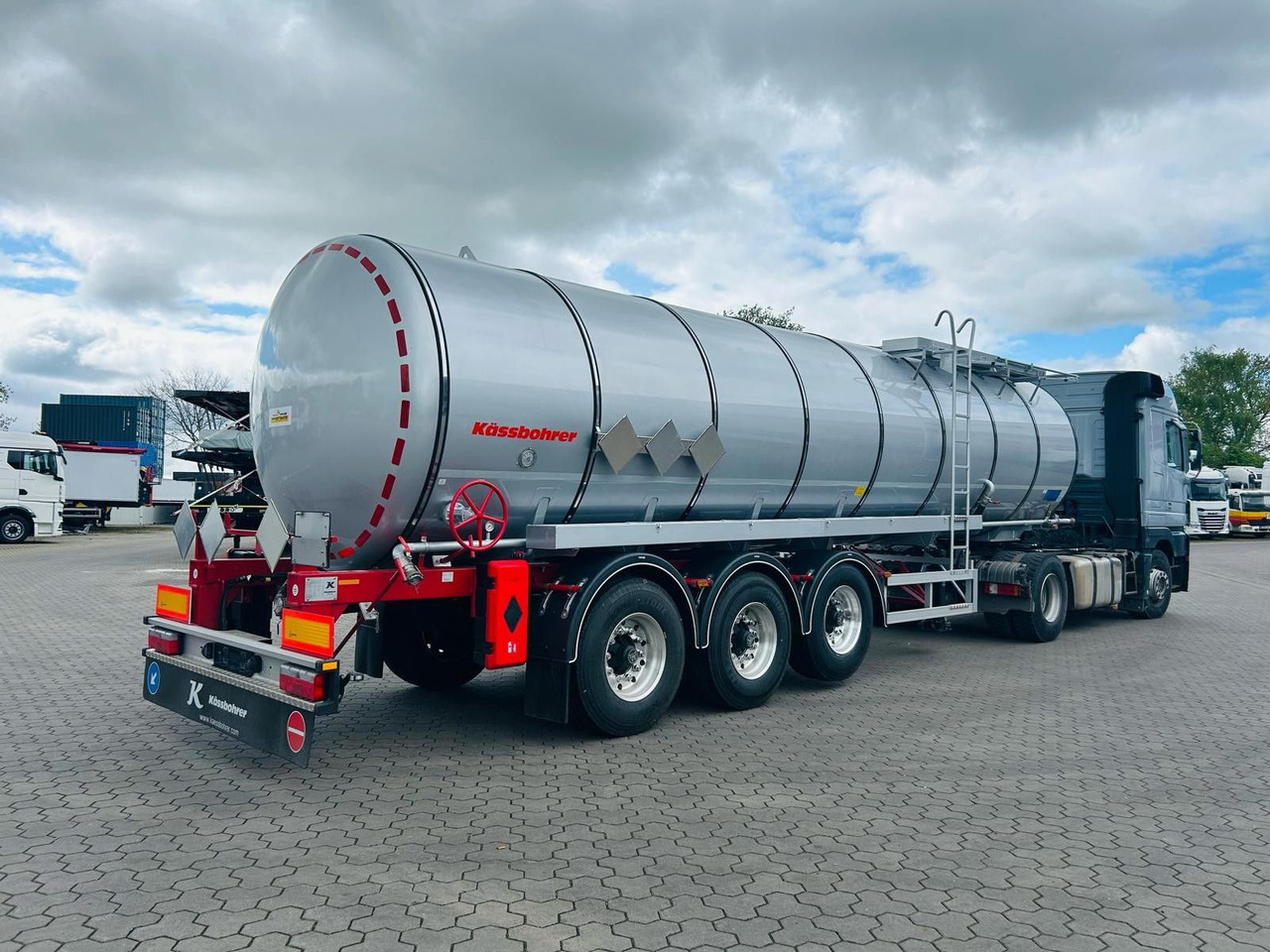 Kässbohrer STS.SS Edelstahl Tankauflieger Bitumen 32m³ - Semirremolque cisterna: foto 1 Kässbohrer STS.SS Edelstahl Tankauflieger Bitumen 32m³ - Semirremolque cisterna: foto 1