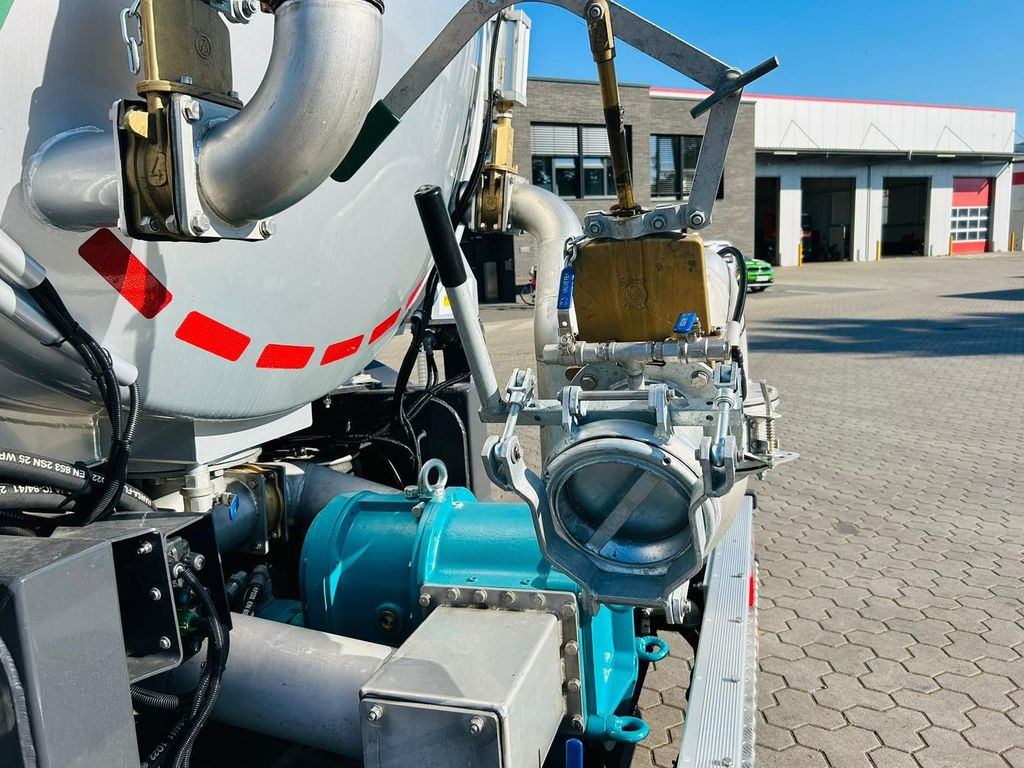 Kässbohrer Tankauflieger K.STN L 30 Kässbohrer Tankauflieger K.STN L 30 - Semirremolque cisterna: foto 5 Kässbohrer Tankauflieger K.STN L 30 Kässbohrer Tankauflieger K.STN L 30 - Semirremolque cisterna: foto 5