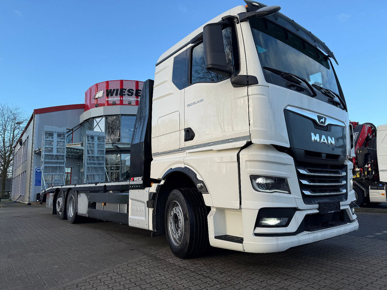 MAN Baumaschinen- Arbeitsbühnentransporter Rampen - Grua de remolque autos: foto 2 MAN Baumaschinen- Arbeitsbühnentransporter Rampen - Grua de remolque autos: foto 2