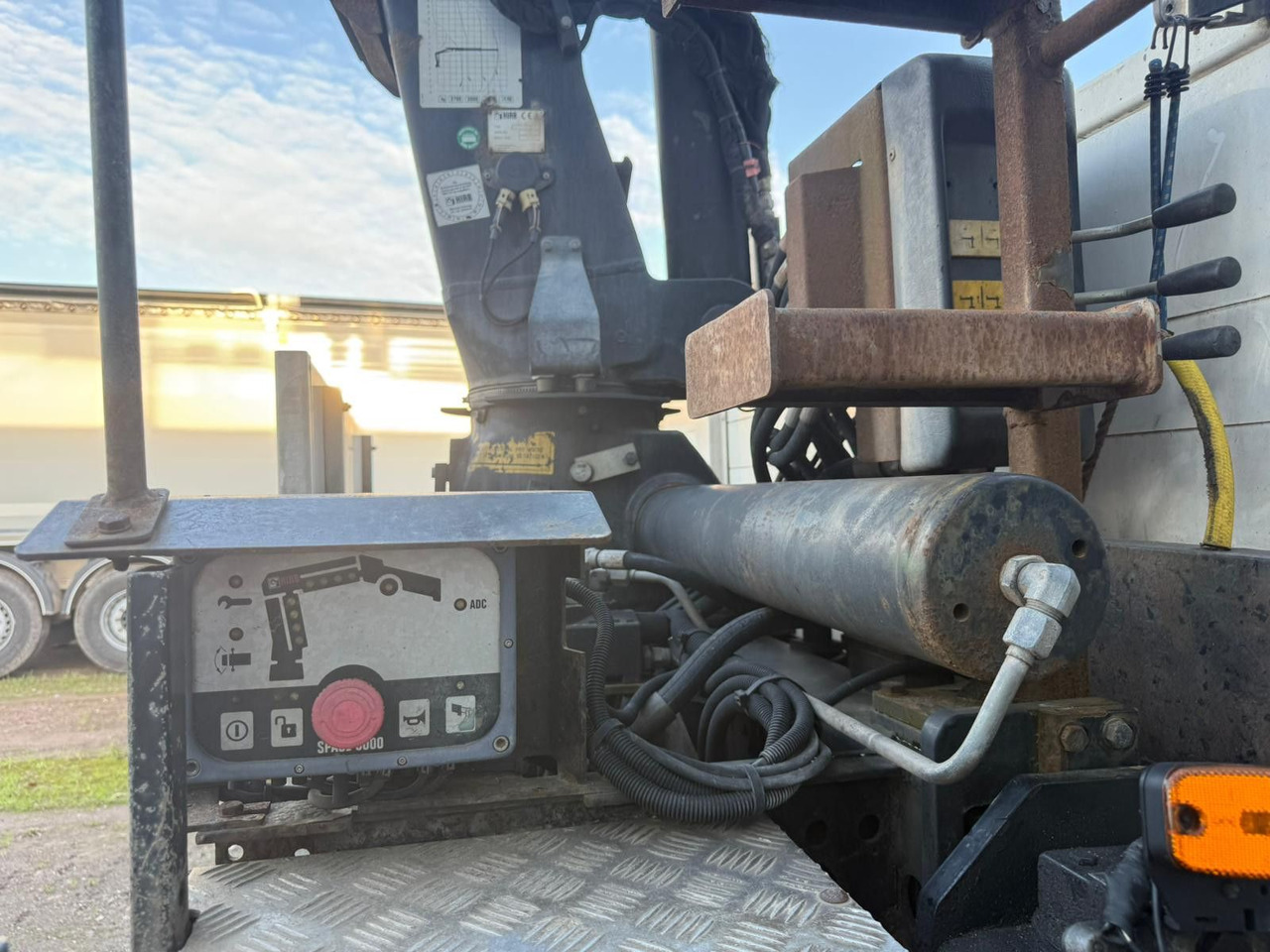 Camión grúa MAN LE 18.280 Pritsche mit HIAB 133 K PRO/HIPRO Kran: foto 14 Camión grúa MAN LE 18.280 Pritsche mit HIAB 133 K PRO/HIPRO Kran: foto 14