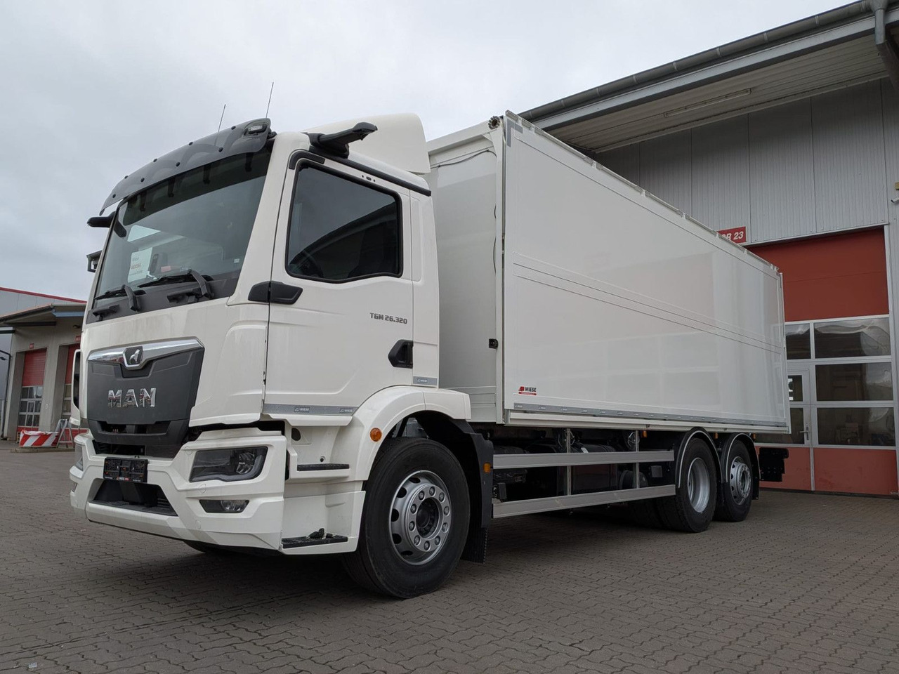 MAN TGM 26.320 6x2/4 Getränkefahrzeug Wingliner LBW - Camión caja cerrada: foto 1 MAN TGM 26.320 6x2/4 Getränkefahrzeug Wingliner LBW - Camión caja cerrada: foto 1