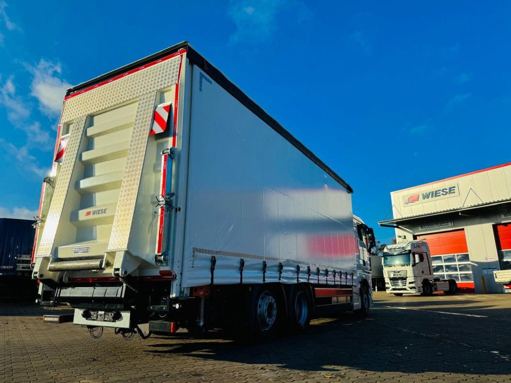 MAN TGX 26.440 6x2 LL Schwerlast Ladebordwand/Rampe - Camión portavehículos: foto 4 MAN TGX 26.440 6x2 LL Schwerlast Ladebordwand/Rampe - Camión portavehículos: foto 4