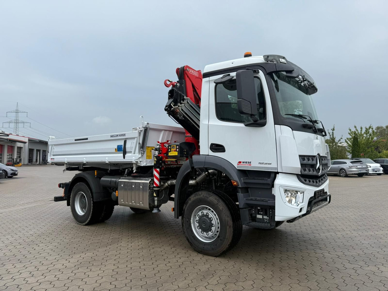 Mercedes-Benz Arocs 1835 4x2 Meiller Fassi F135 Kran Kipper - Camión grúa: foto 2 Mercedes-Benz Arocs 1835 4x2 Meiller Fassi F135 Kran Kipper - Camión grúa: foto 2