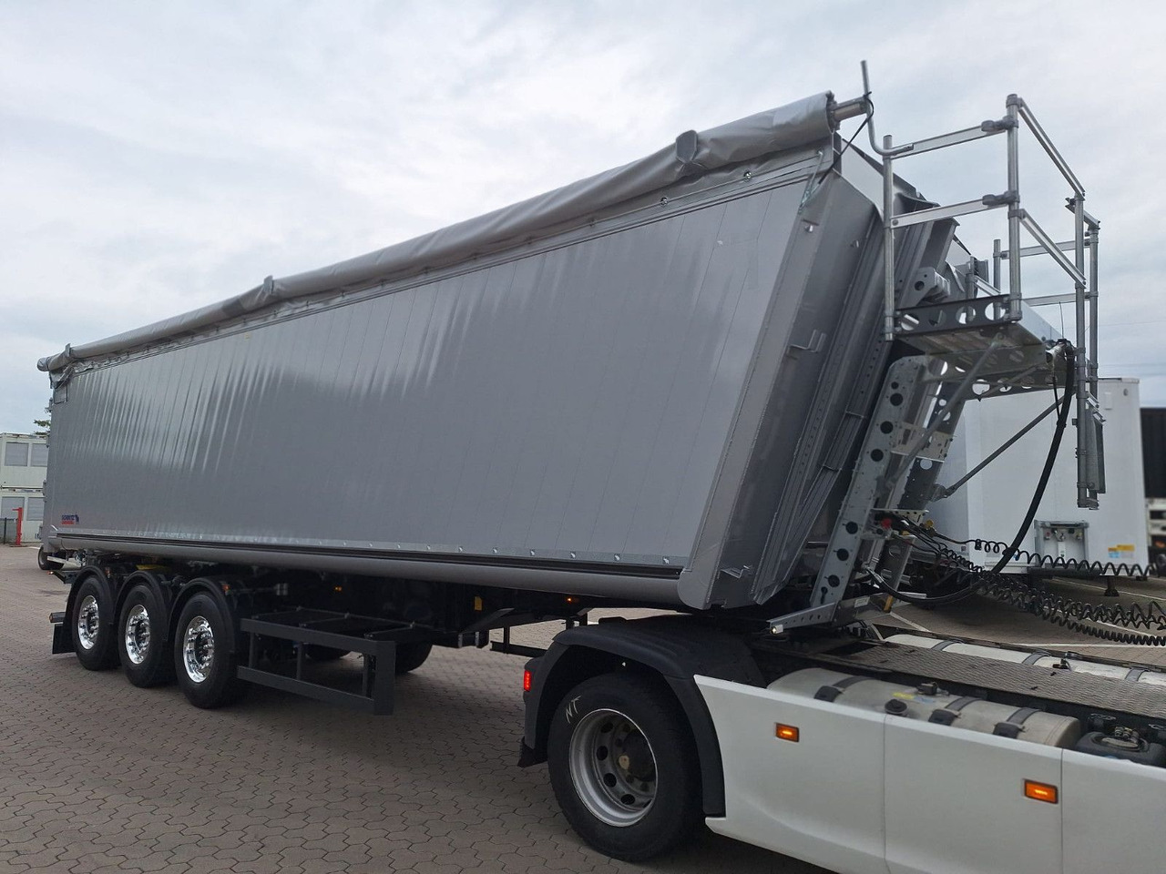 Schmitz Cargobull Kipper 52m³ mit gekröpftem Chassis - Semirremolque volquete: foto 2 Schmitz Cargobull Kipper 52m³ mit gekröpftem Chassis - Semirremolque volquete: foto 2