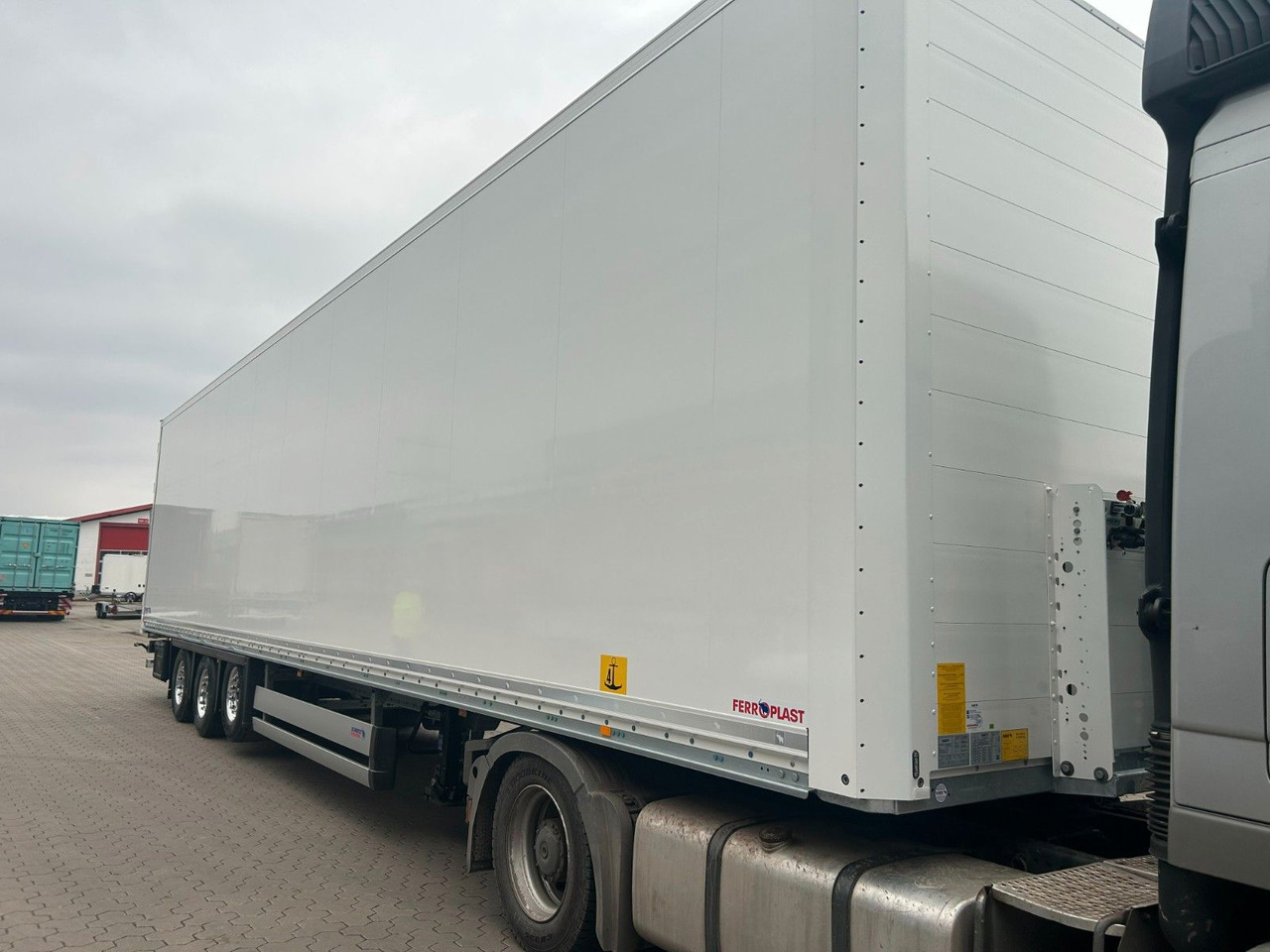 Schmitz Cargobull Mega Koffer - Trockenfrachter FERROPLAST - Semirremolque caja cerrada: foto 3 Schmitz Cargobull Mega Koffer - Trockenfrachter FERROPLAST - Semirremolque caja cerrada: foto 3