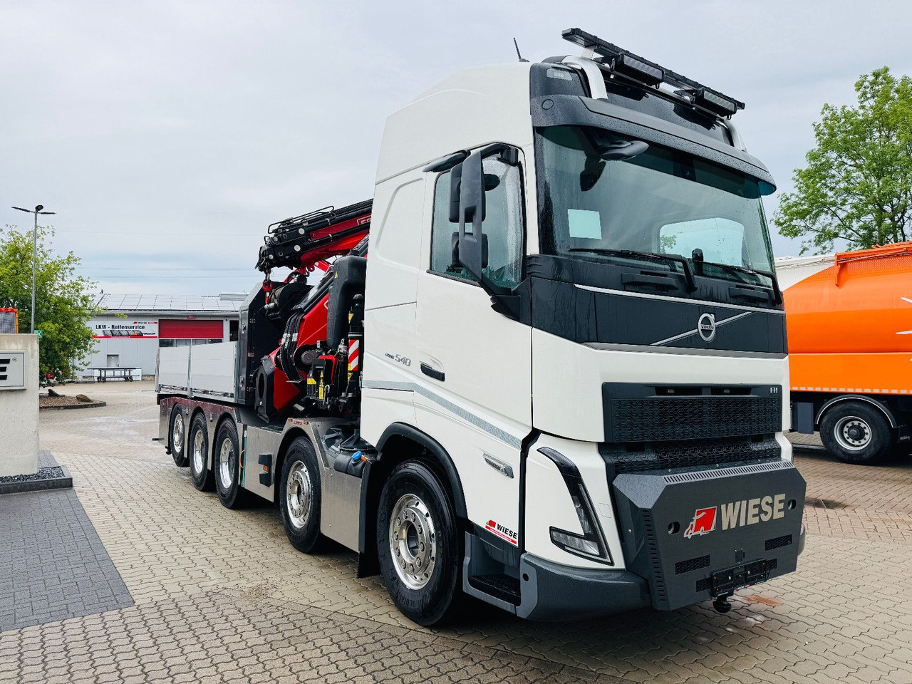 Volvo FH540 10x4 mit F1150 Ladekran, Sattelzugmaschine - Camión grúa: foto 2 Volvo FH540 10x4 mit F1150 Ladekran, Sattelzugmaschine - Camión grúa: foto 2