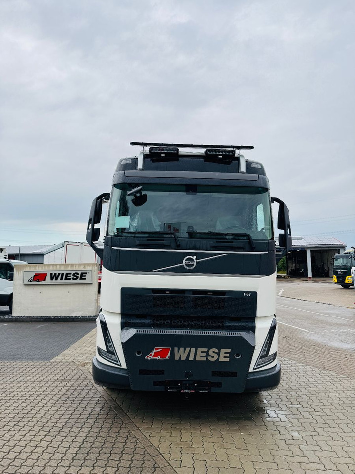 Volvo FH540 10x4 mit F1150 Ladekran, Sattelzugmaschine - Camión grúa: foto 3 Volvo FH540 10x4 mit F1150 Ladekran, Sattelzugmaschine - Camión grúa: foto 3