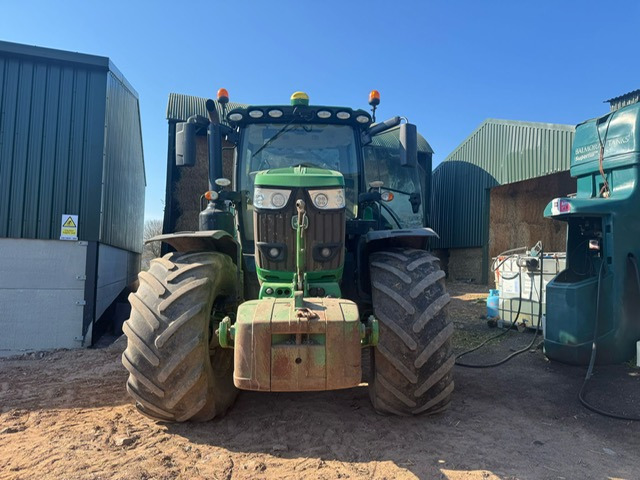 JOHN DEERE 6215R - Tractor: foto 1 JOHN DEERE 6215R - Tractor: foto 1