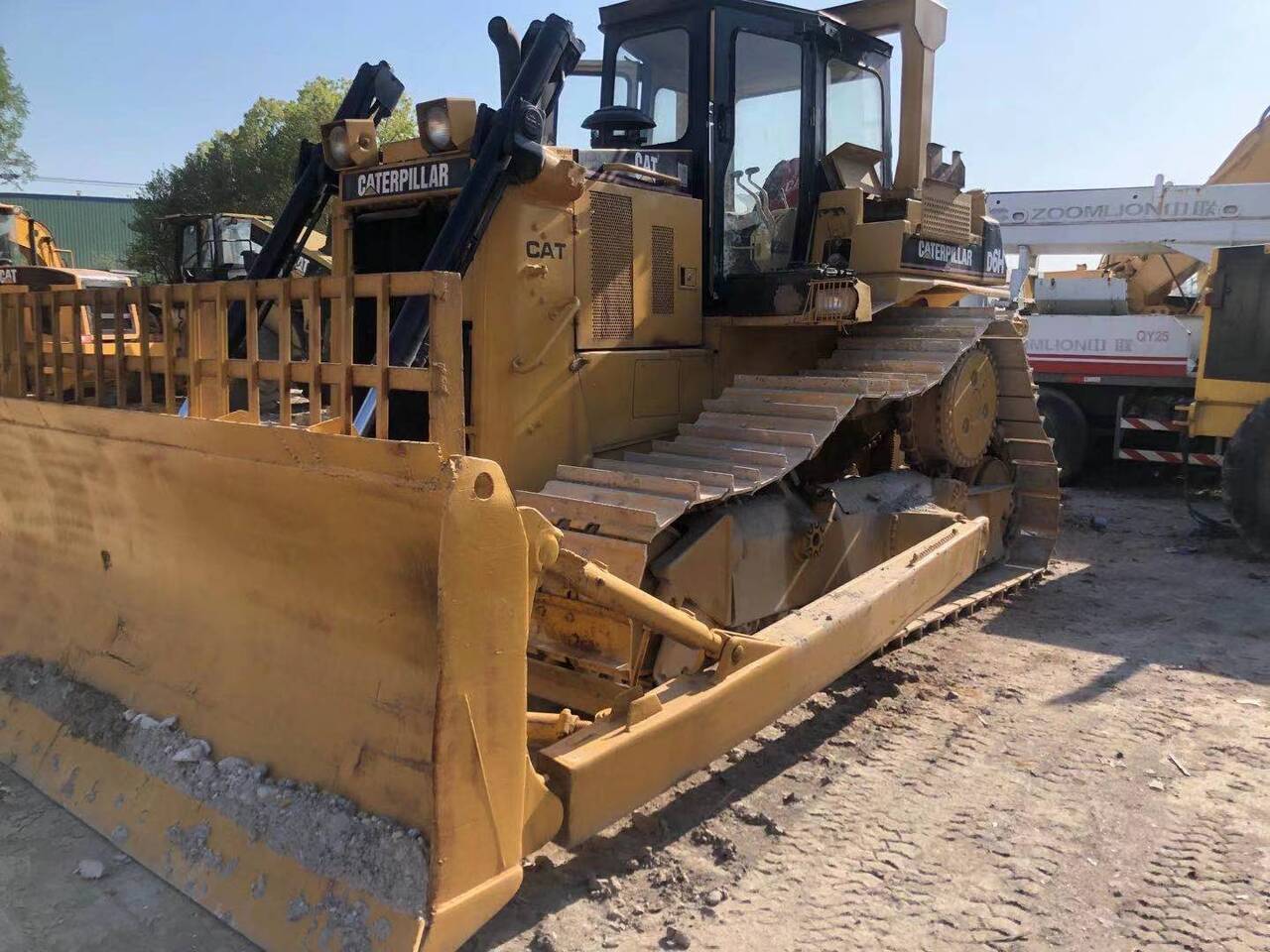 CATERPILLAR D6H - Bulldozer: foto 1 CATERPILLAR D6H - Bulldozer: foto 1