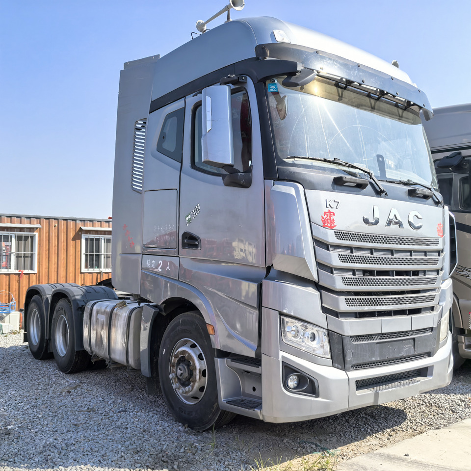 JAC 6x4 K7 - Cabeza tractora: foto 2 JAC 6x4 K7 - Cabeza tractora: foto 2