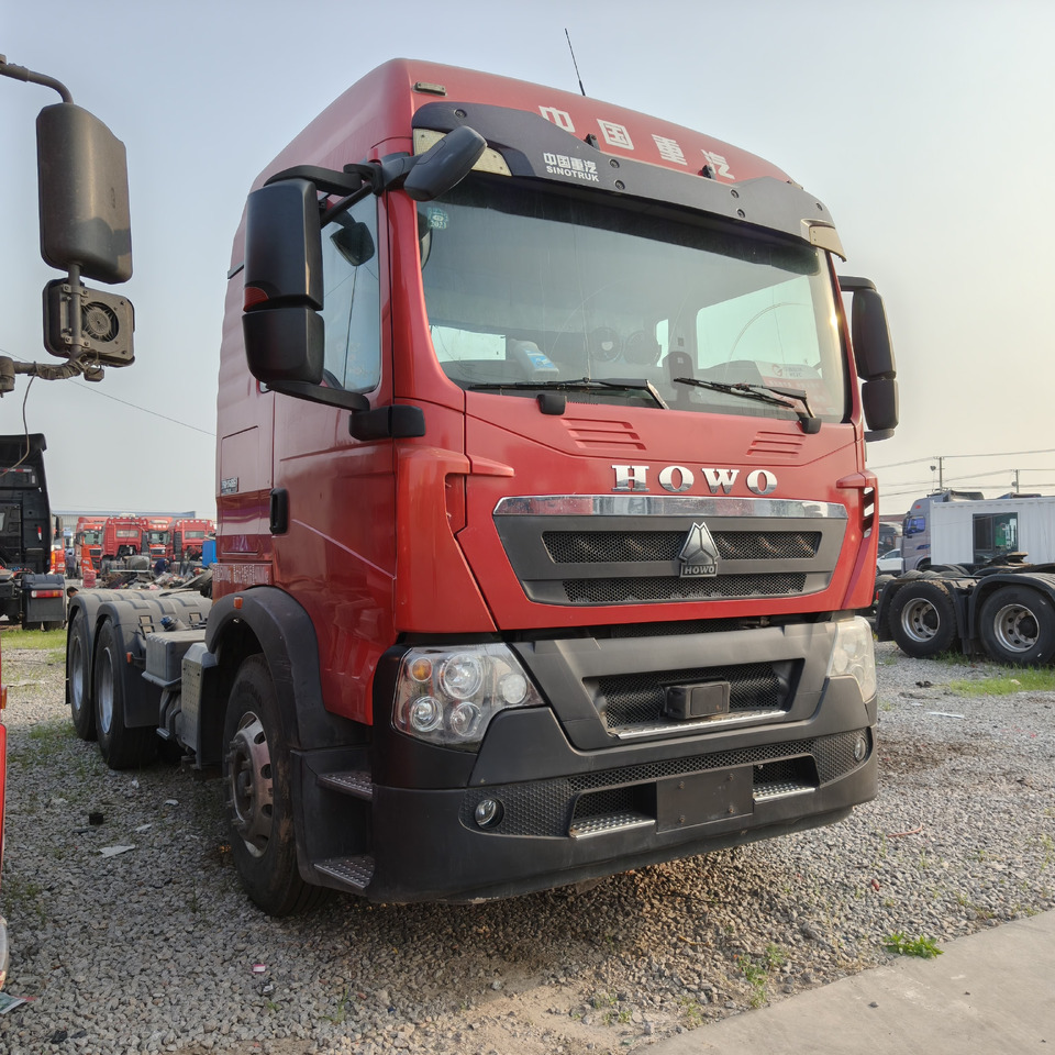 Sinotruk Howo T7H 6x4 - Cabeza tractora: foto 1 Sinotruk Howo T7H 6x4 - Cabeza tractora: foto 1