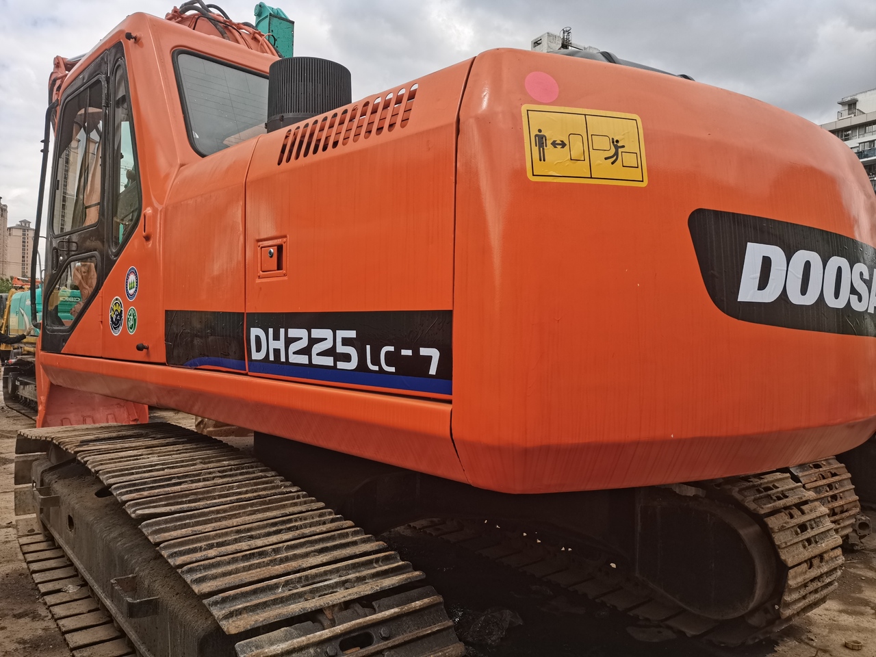 DOOSAN DH225LC-7 - Excavadora de cadenas: foto 2 DOOSAN DH225LC-7 - Excavadora de cadenas: foto 2