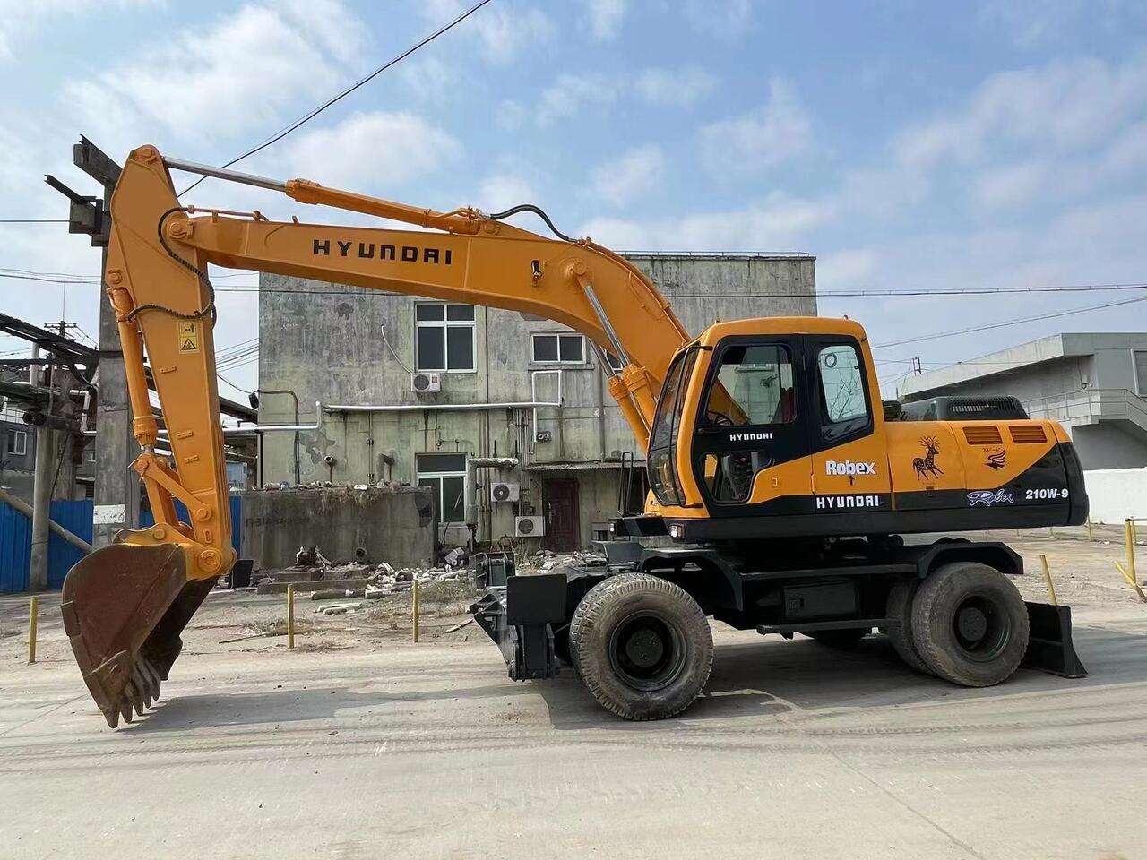 HYUNDAI 210W-9 - Excavadora de ruedas: foto 3 HYUNDAI 210W-9 - Excavadora de ruedas: foto 3