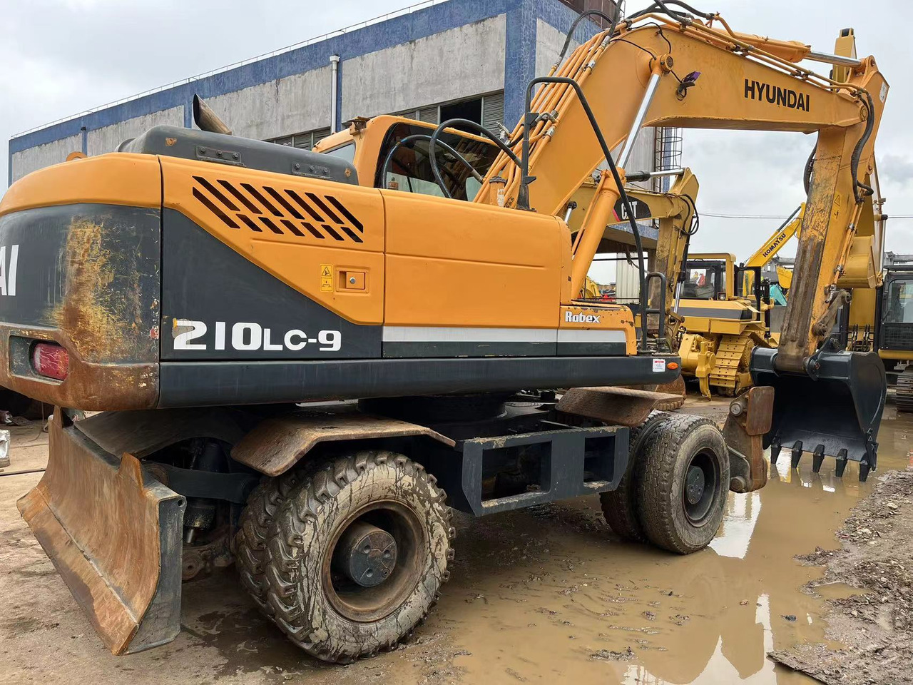 HYUNDAI R210W-9 - Excavadora de ruedas: foto 1 HYUNDAI R210W-9 - Excavadora de ruedas: foto 1