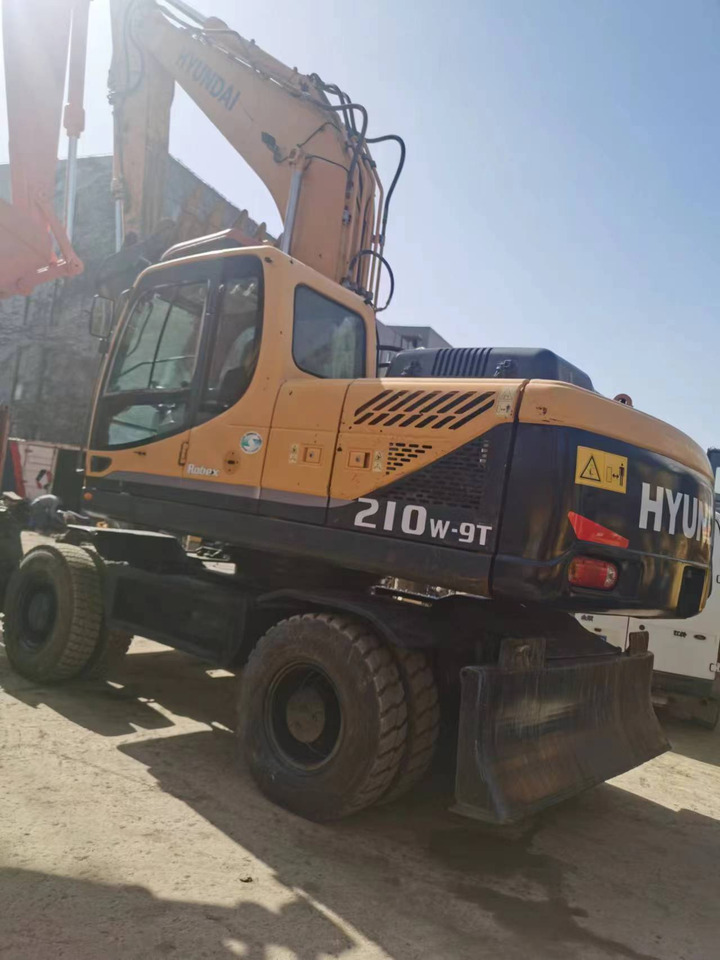 HYUNDAI R210W-9 - Excavadora de ruedas: foto 4 HYUNDAI R210W-9 - Excavadora de ruedas: foto 4