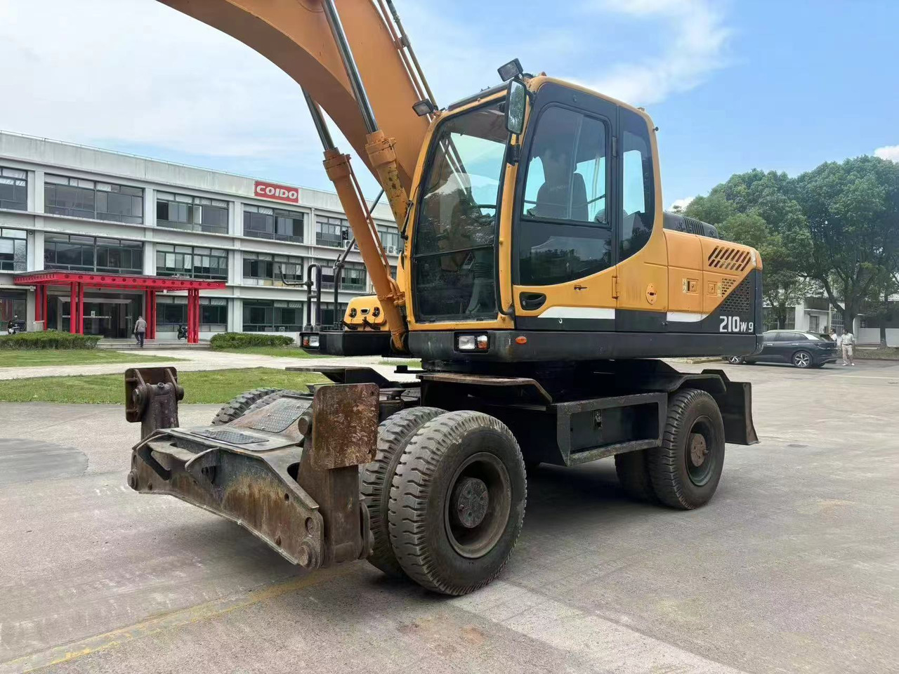 HYUNDAI R210W-9 - Excavadora de ruedas: foto 4 HYUNDAI R210W-9 - Excavadora de ruedas: foto 4