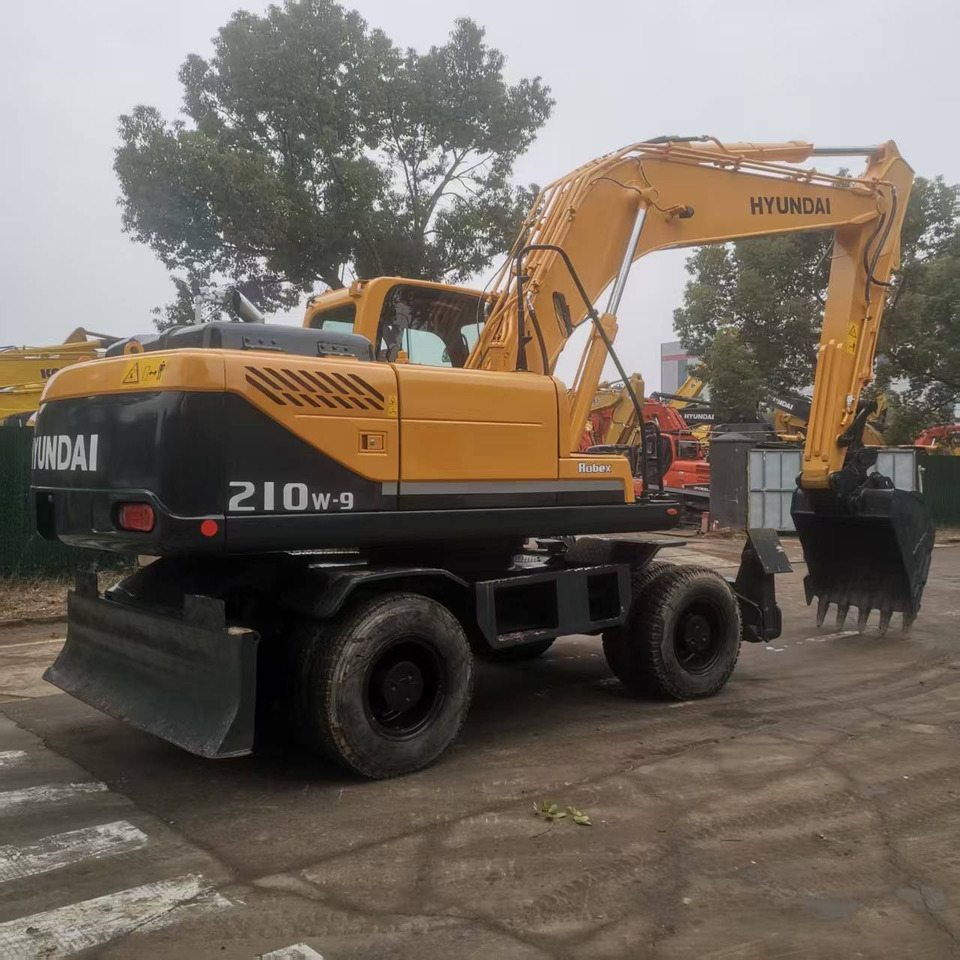 Hyundai R210W-9 - Excavadora de ruedas: foto 1 Hyundai R210W-9 - Excavadora de ruedas: foto 1
