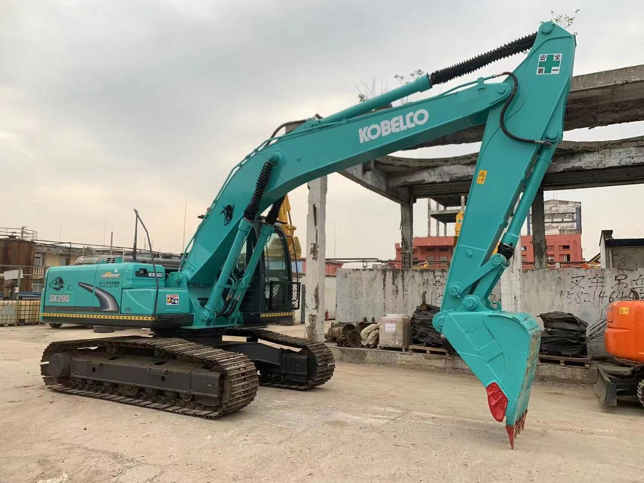 KOBELCO SK200-8-excavator - Excavadora de cadenas: foto 3 KOBELCO SK200-8-excavator - Excavadora de cadenas: foto 3