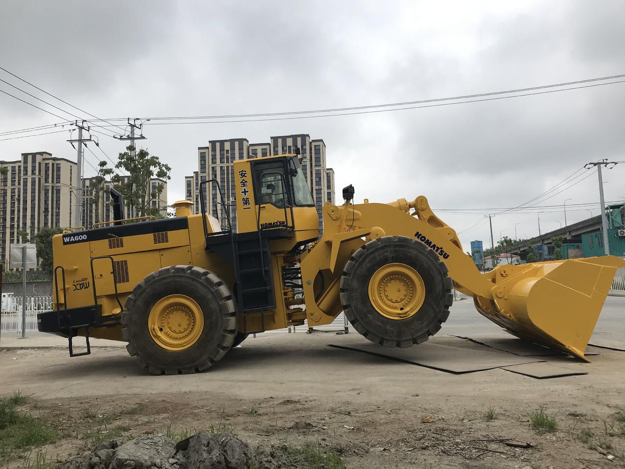KOMATSU WA600-3 - Cargadora de ruedas: foto 3 KOMATSU WA600-3 - Cargadora de ruedas: foto 3