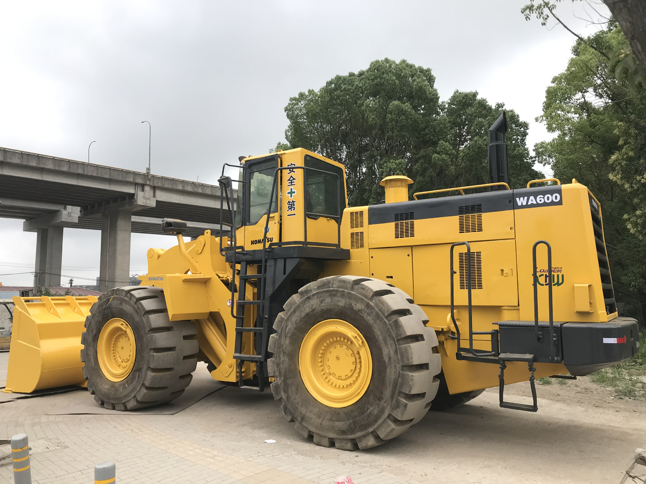 KOMATSU WA600-3 - Cargadora de ruedas: foto 4 KOMATSU WA600-3 - Cargadora de ruedas: foto 4