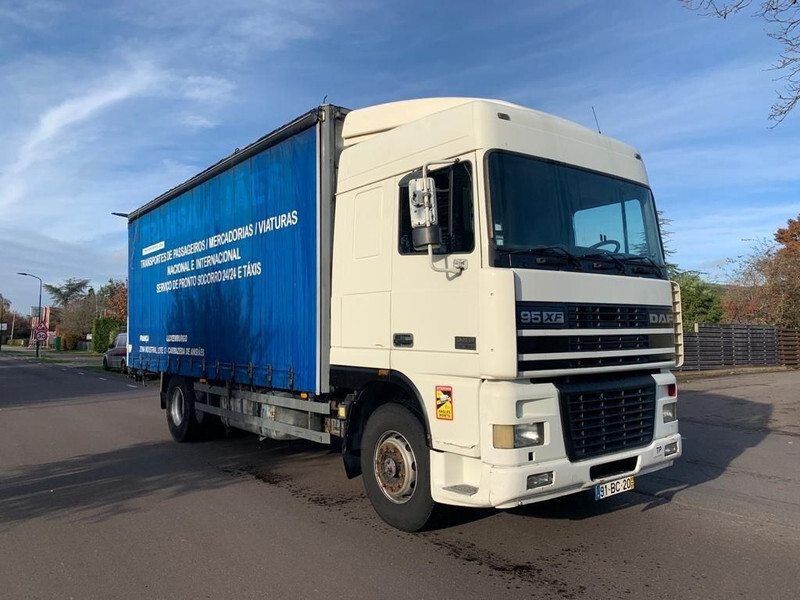 DAF XF 95.430 - Camión lona: foto 4 DAF XF 95.430 - Camión lona: foto 4