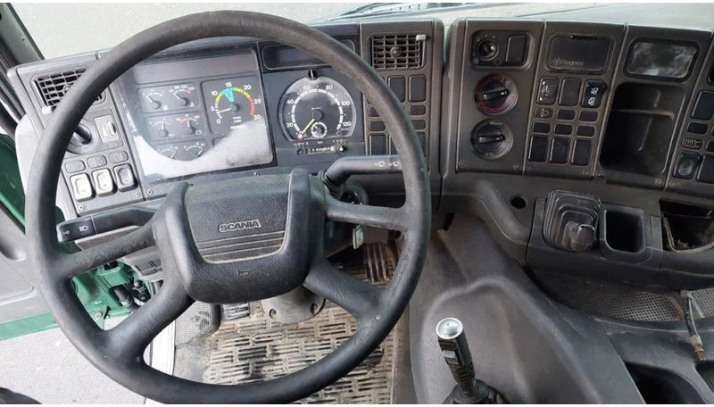 Foto del interior 2: Camión caja abierta Scania P94-220 Manual Steel