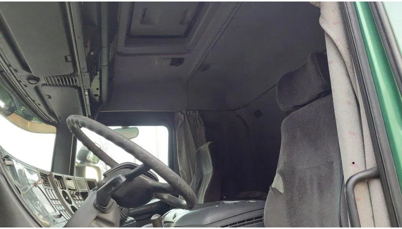 Foto del interior 1: Camión caja abierta Scania P94-220 Manual Steel