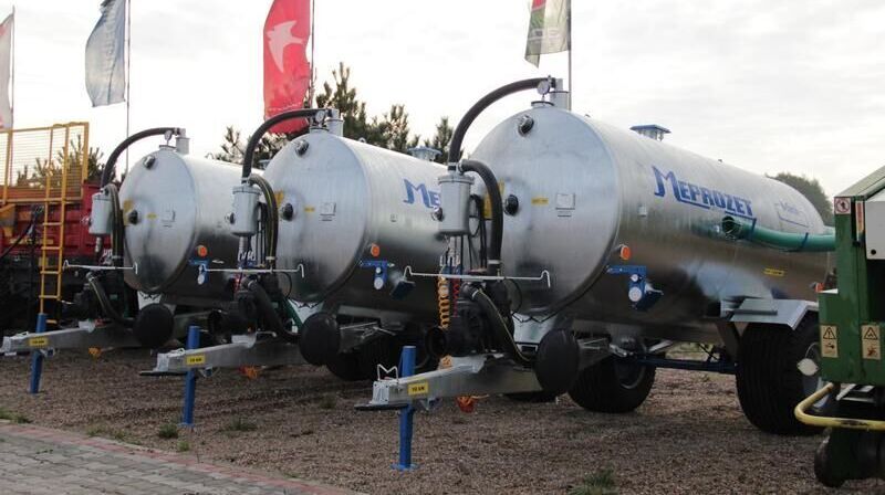 MEPROZET Güllefässer/ Slurry tanker/ Wóz asenizacyjny 5000 l / Cisterna d - Cuba de purín: foto 3 MEPROZET Güllefässer/ Slurry tanker/ Wóz asenizacyjny 5000 l / Cisterna d - Cuba de purín: foto 3