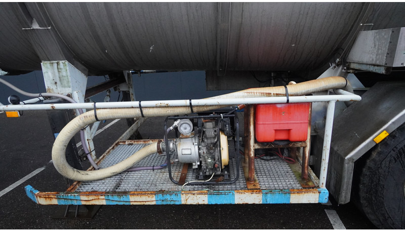 Burg 3 AXLE WATER TANK 29.975LTR - Semirremolque cisterna: foto 4 Burg 3 AXLE WATER TANK 29.975LTR - Semirremolque cisterna: foto 4