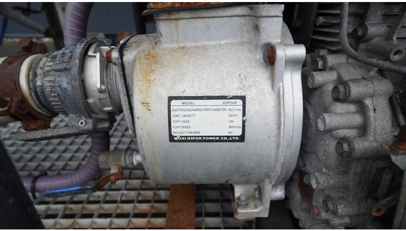 Burg 3 AXLE WATER TANK 29.975LTR - Semirremolque cisterna: foto 5 Burg 3 AXLE WATER TANK 29.975LTR - Semirremolque cisterna: foto 5