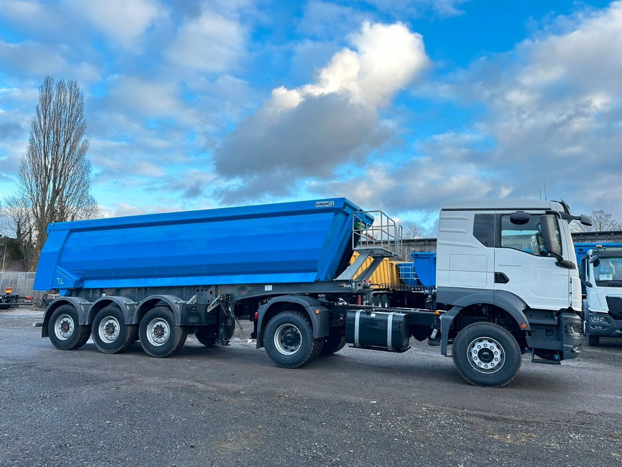 MAN TGS 22.440 4x2 Euro 2 EuromixMTP Kipper 27m³ MAN TGS 22.440 4x2 Euro 2 EuromixMTP Kipper 27m³ - Cabeza tractora: foto 3 MAN TGS 22.440 4x2 Euro 2 EuromixMTP Kipper 27m³ MAN TGS 22.440 4x2 Euro 2 EuromixMTP Kipper 27m³ - Cabeza tractora: foto 3