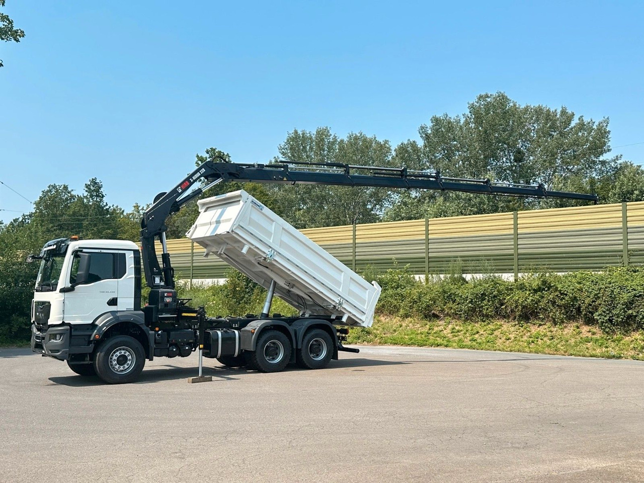 MAN TGS 33.440 6x4 /3-Seiten- Kipper / HIAB 228-6 - Camión volquete, Camión grúa: foto 3 MAN TGS 33.440 6x4 /3-Seiten- Kipper / HIAB 228-6 - Camión volquete, Camión grúa: foto 3