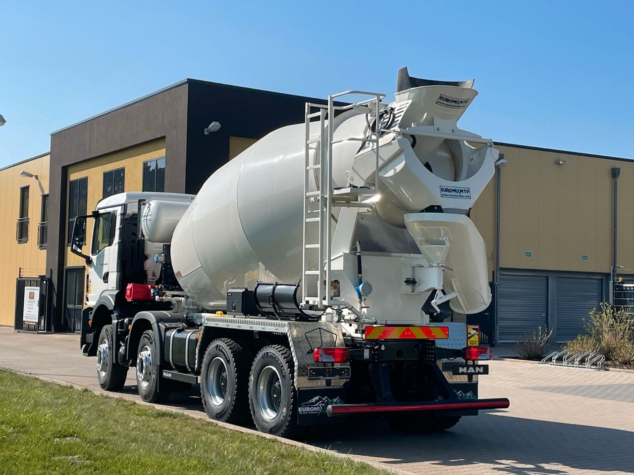 MAN TGS 35.470 8x4 EuromixMTP EM 10 L 10xVORHANDEN - Camión hormigonera: foto 4 MAN TGS 35.470 8x4 EuromixMTP EM 10 L 10xVORHANDEN - Camión hormigonera: foto 4