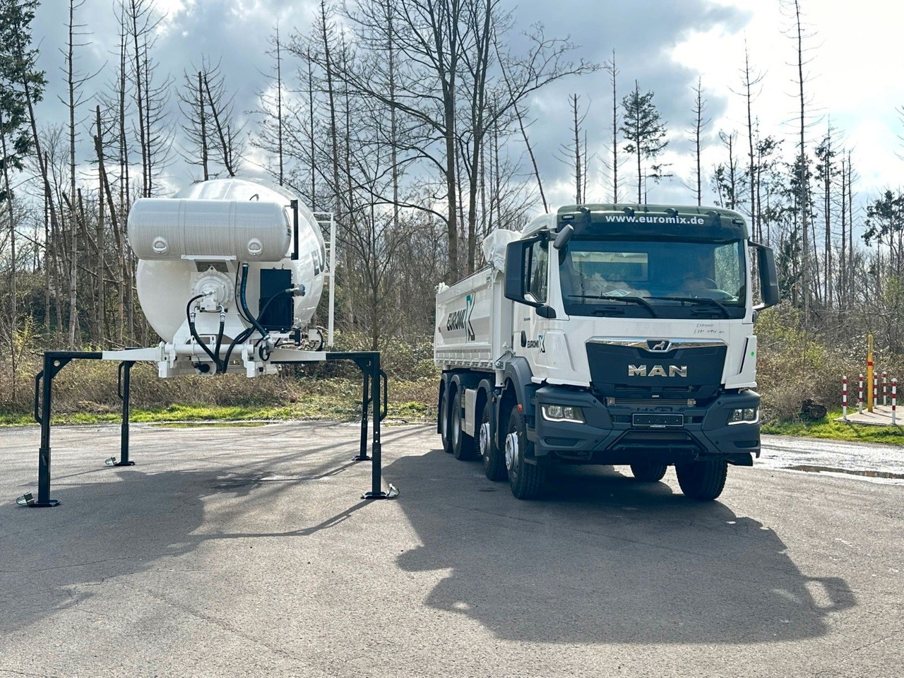 MAN TGS 41.440 8x4 WECHSELSYSTEM KIPPER+MISCHER - Camión volquete: foto 2 MAN TGS 41.440 8x4 WECHSELSYSTEM KIPPER+MISCHER - Camión volquete: foto 2
