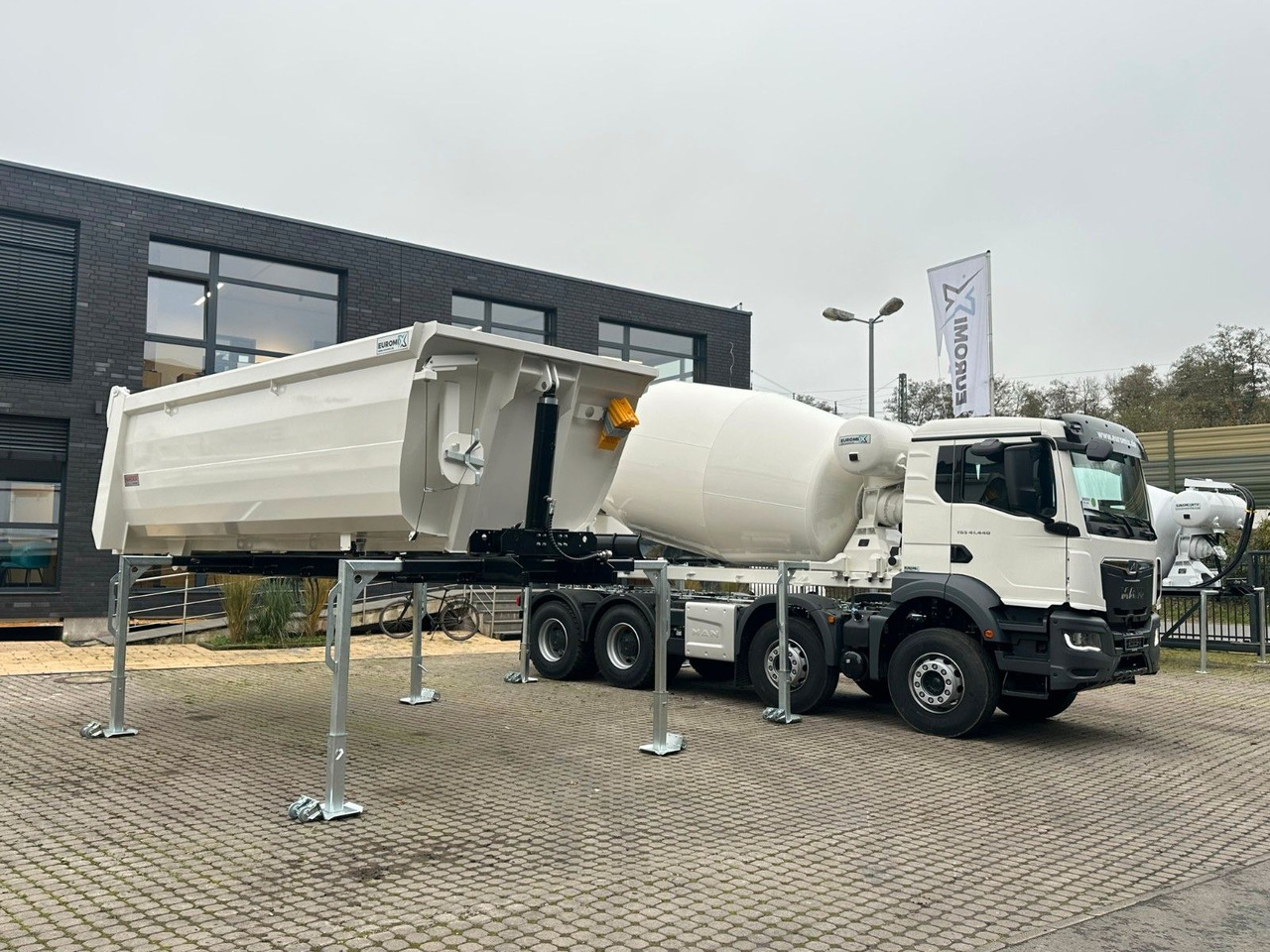 Leasing de  MAN TGS 41.480 8x4 WECHSELSYSTEM KIPPER+MISCHER MAN TGS 41.480 8x4 WECHSELSYSTEM KIPPER+MISCHER: foto 13