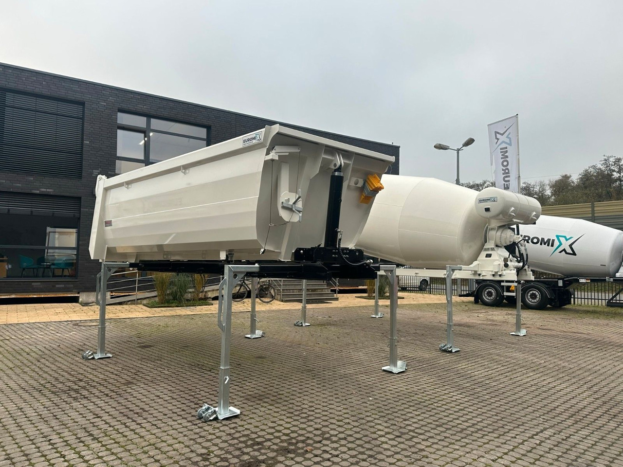 Leasing de  MAN TGS 41.480 8x4 WECHSELSYSTEM KIPPER+MISCHER MAN TGS 41.480 8x4 WECHSELSYSTEM KIPPER+MISCHER: foto 23