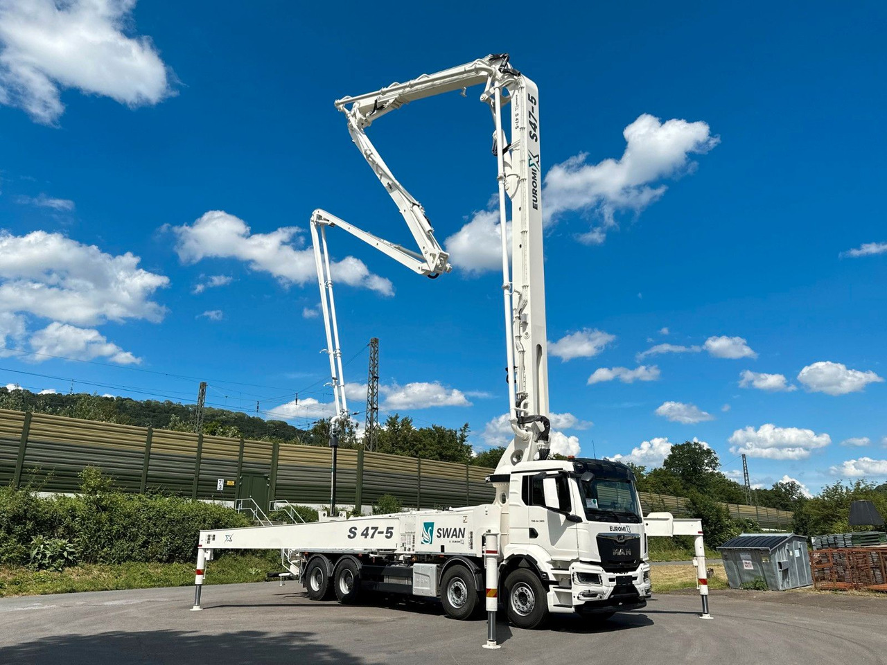 MAN TGS 41.520 8x4 SWAN TSP 47-5 160RZ ( 47m ) MAN TGS 41.520 8x4 SWAN TSP 47-5 160RZ ( 47m ) - Camión bomba de hormigón: foto 1 MAN TGS 41.520 8x4 SWAN TSP 47-5 160RZ ( 47m ) MAN TGS 41.520 8x4 SWAN TSP 47-5 160RZ ( 47m ) - Camión bomba de hormigón: foto 1