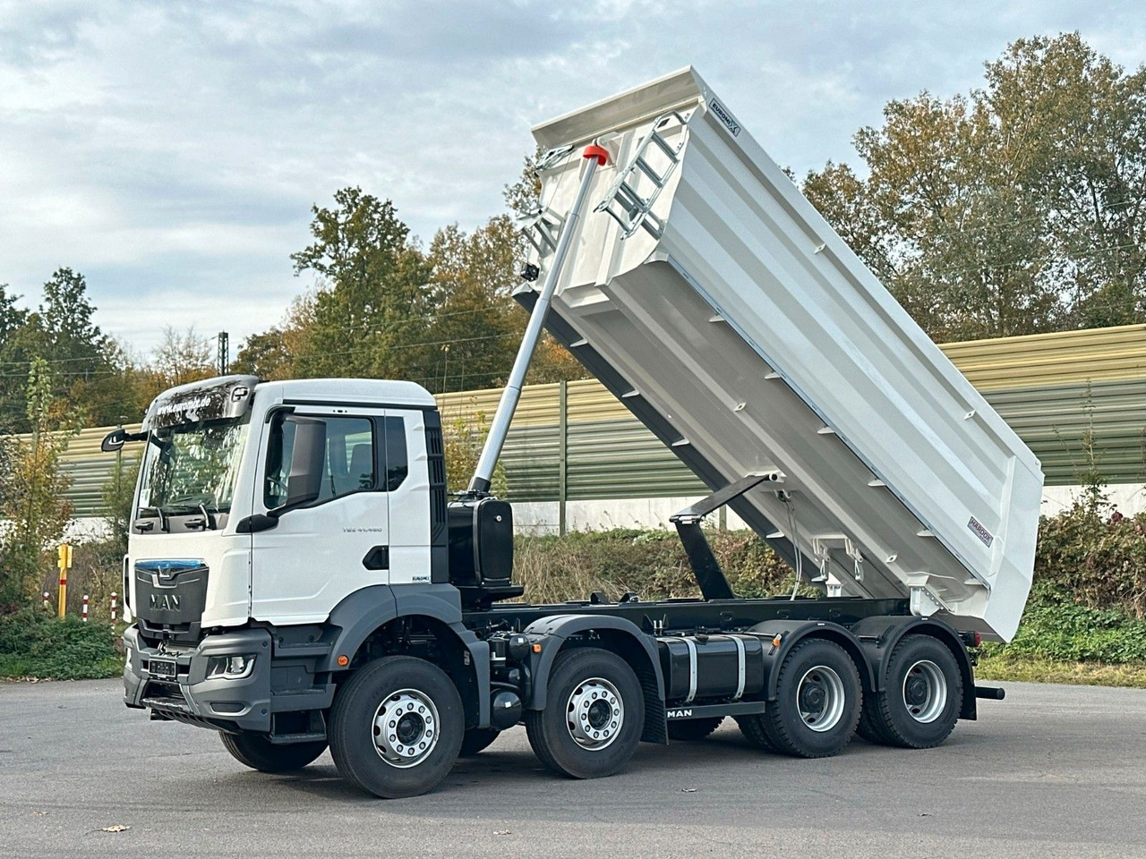 MAN TGS 41.520 BB 8X4 Euromix Retarder - Camión volquete: foto 1 MAN TGS 41.520 BB 8X4 Euromix Retarder - Camión volquete: foto 1